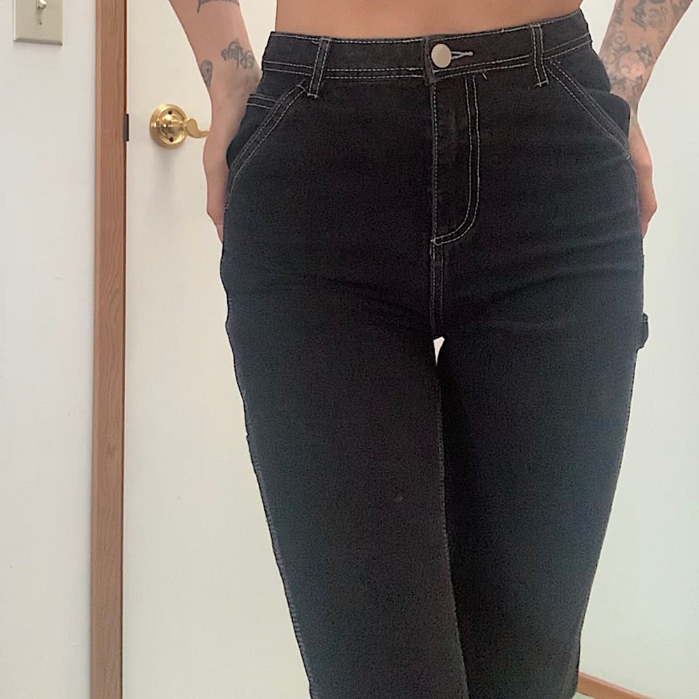 Contrast stitch tapered cargo denim pants